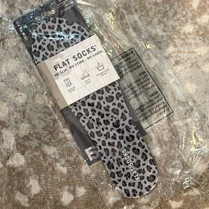 New FLATSOCKs grey SNOW LEOPARD unisex womens up to 11 mens up to 10 hey dudes